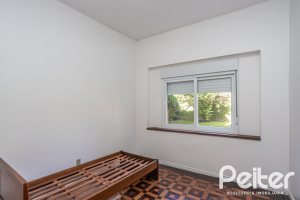 Casa à venda com 948m², 3 dormitórios, 1 suíte, 3 vagas, no bairro Vila Assunção em Porto Alegre