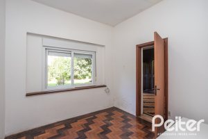 Casa à venda com 948m², 3 dormitórios, 1 suíte, 3 vagas, no bairro Vila Assunção em Porto Alegre