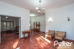 Casa à venda com 948m², 3 dormitórios, 1 suíte, 3 vagas, no bairro Vila Assunção em Porto Alegre