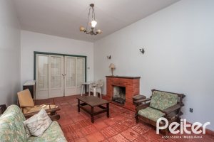 Casa à venda com 948m², 3 dormitórios, 1 suíte, 3 vagas, no bairro Vila Assunção em Porto Alegre