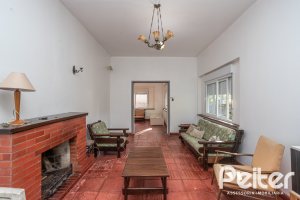 Casa à venda com 948m², 3 dormitórios, 1 suíte, 3 vagas, no bairro Vila Assunção em Porto Alegre