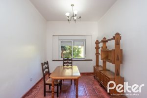 Casa à venda com 948m², 3 dormitórios, 1 suíte, 3 vagas, no bairro Vila Assunção em Porto Alegre