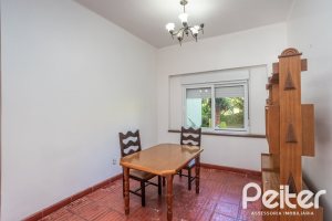 Casa à venda com 948m², 3 dormitórios, 1 suíte, 3 vagas, no bairro Vila Assunção em Porto Alegre