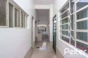 Casa à venda com 948m², 3 dormitórios, 1 suíte, 3 vagas, no bairro Vila Assunção em Porto Alegre