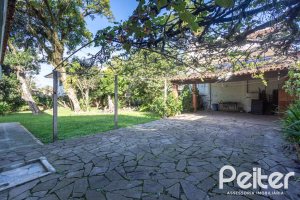 Casa à venda com 948m², 3 dormitórios, 1 suíte, 3 vagas, no bairro Vila Assunção em Porto Alegre