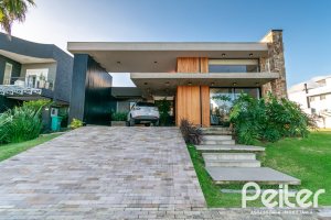 Casa em Condomínio à venda com 260m², 3 dormitórios, 3 suítes, 4 vagas, no bairro Alphaville em PORTO ALEGRE