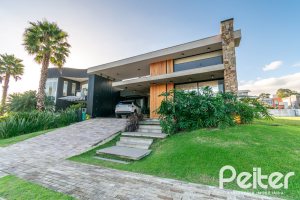 Casa em Condomínio à venda com 260m², 3 dormitórios, 3 suítes, 4 vagas, no bairro Alphaville em PORTO ALEGRE