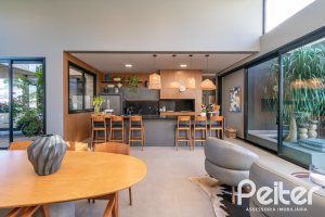 Casa em Condomínio à venda com 260m², 3 dormitórios, 3 suítes, 4 vagas, no bairro Alphaville em PORTO ALEGRE