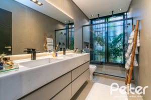 Casa em Condomínio à venda com 260m², 3 dormitórios, 3 suítes, 4 vagas, no bairro Alphaville em PORTO ALEGRE