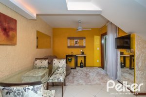 Casa em Condomínio à venda com 102m², 2 dormitórios, 1 suíte, 1 vaga, no bairro Guarujá em Porto Alegre