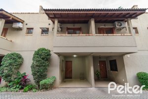 Casa em Condomínio à venda com 102m², 2 dormitórios, 1 suíte, 1 vaga, no bairro Guarujá em Porto Alegre