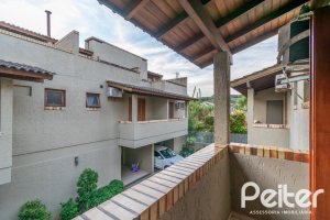 Casa em Condomínio à venda com 102m², 2 dormitórios, 1 suíte, 1 vaga, no bairro Guarujá em Porto Alegre