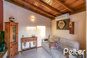 Casa em Condomínio à venda com 102m², 2 dormitórios, 1 suíte, 1 vaga, no bairro Guarujá em Porto Alegre