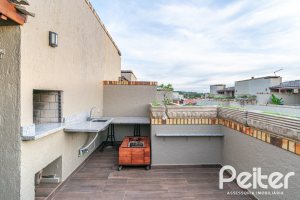 Casa em Condomínio à venda com 102m², 2 dormitórios, 1 suíte, 1 vaga, no bairro Guarujá em Porto Alegre