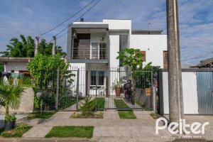 Casa à venda com 108m², 3 dormitórios, 2 suítes, 1 vaga, no bairro Hípica em Porto Alegre