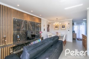 Casa à venda com 108m², 3 dormitórios, 2 suítes, 1 vaga, no bairro Hípica em Porto Alegre