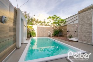 Casa à venda com 108m², 3 dormitórios, 2 suítes, 1 vaga, no bairro Hípica em Porto Alegre