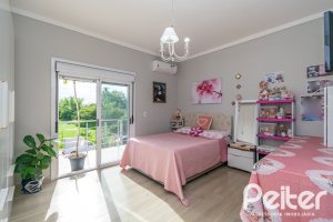 Casa à venda com 108m², 3 dormitórios, 2 suítes, 1 vaga, no bairro Hípica em Porto Alegre