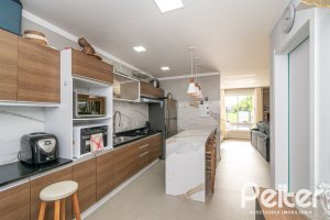 Casa à venda com 108m², 3 dormitórios, 2 suítes, 1 vaga, no bairro Hípica em Porto Alegre