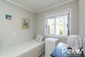 Casa à venda com 108m², 3 dormitórios, 2 suítes, 1 vaga, no bairro Hípica em Porto Alegre