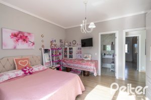 Casa à venda com 108m², 3 dormitórios, 2 suítes, 1 vaga, no bairro Hípica em Porto Alegre