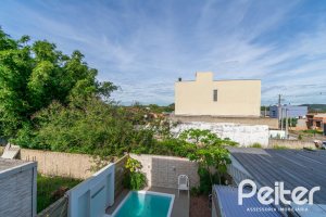 Casa à venda com 108m², 3 dormitórios, 2 suítes, 1 vaga, no bairro Hípica em Porto Alegre