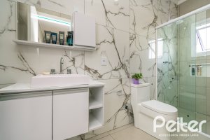 Casa à venda com 108m², 3 dormitórios, 2 suítes, 1 vaga, no bairro Hípica em Porto Alegre