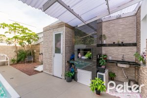 Casa à venda com 108m², 3 dormitórios, 2 suítes, 1 vaga, no bairro Hípica em Porto Alegre