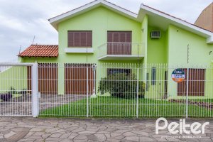 Casa à venda com 493m², 4 dormitórios, 1 suíte, 6 vagas, no bairro Ipanema em Porto Alegre