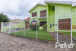 Casa à venda com 493m², 4 dormitórios, 1 suíte, 6 vagas, no bairro Ipanema em Porto Alegre