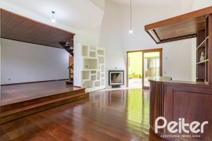 Casa à venda com 493m², 4 dormitórios, 1 suíte, 6 vagas, no bairro Ipanema em Porto Alegre