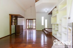 Casa à venda com 493m², 4 dormitórios, 1 suíte, 6 vagas, no bairro Ipanema em Porto Alegre