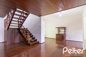 Casa à venda com 493m², 4 dormitórios, 1 suíte, 6 vagas, no bairro Ipanema em Porto Alegre