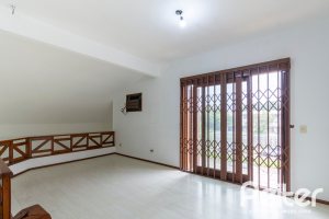 Casa à venda com 493m², 4 dormitórios, 1 suíte, 6 vagas, no bairro Ipanema em Porto Alegre