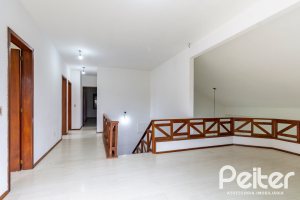 Casa à venda com 493m², 4 dormitórios, 1 suíte, 6 vagas, no bairro Ipanema em Porto Alegre