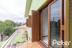 Casa à venda com 493m², 4 dormitórios, 1 suíte, 6 vagas, no bairro Ipanema em Porto Alegre