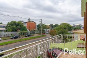 Casa à venda com 493m², 4 dormitórios, 1 suíte, 6 vagas, no bairro Ipanema em Porto Alegre