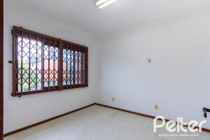 Casa à venda com 493m², 4 dormitórios, 1 suíte, 6 vagas, no bairro Ipanema em Porto Alegre