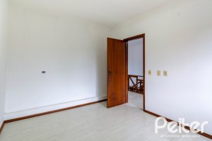 Casa à venda com 493m², 4 dormitórios, 1 suíte, 6 vagas, no bairro Ipanema em Porto Alegre