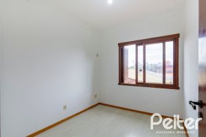 Casa à venda com 493m², 4 dormitórios, 1 suíte, 6 vagas, no bairro Ipanema em Porto Alegre