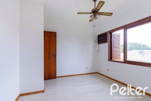 Casa à venda com 493m², 4 dormitórios, 1 suíte, 6 vagas, no bairro Ipanema em Porto Alegre