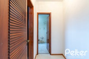 Casa à venda com 493m², 4 dormitórios, 1 suíte, 6 vagas, no bairro Ipanema em Porto Alegre