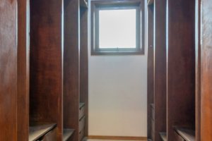 Casa à venda com 493m², 4 dormitórios, 1 suíte, 6 vagas, no bairro Ipanema em Porto Alegre