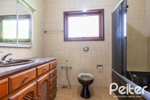 Casa à venda com 493m², 4 dormitórios, 1 suíte, 6 vagas, no bairro Ipanema em Porto Alegre