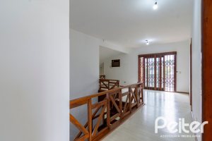 Casa à venda com 493m², 4 dormitórios, 1 suíte, 6 vagas, no bairro Ipanema em Porto Alegre