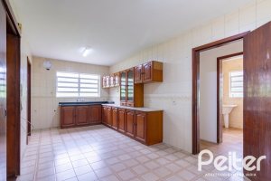 Casa à venda com 493m², 4 dormitórios, 1 suíte, 6 vagas, no bairro Ipanema em Porto Alegre