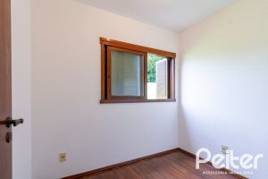 Casa à venda com 493m², 4 dormitórios, 1 suíte, 6 vagas, no bairro Ipanema em Porto Alegre