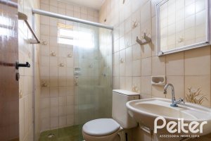 Casa à venda com 493m², 4 dormitórios, 1 suíte, 6 vagas, no bairro Ipanema em Porto Alegre