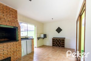 Casa à venda com 493m², 4 dormitórios, 1 suíte, 6 vagas, no bairro Ipanema em Porto Alegre