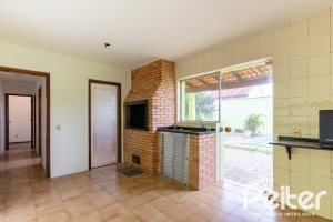 Casa à venda com 493m², 4 dormitórios, 1 suíte, 6 vagas, no bairro Ipanema em Porto Alegre